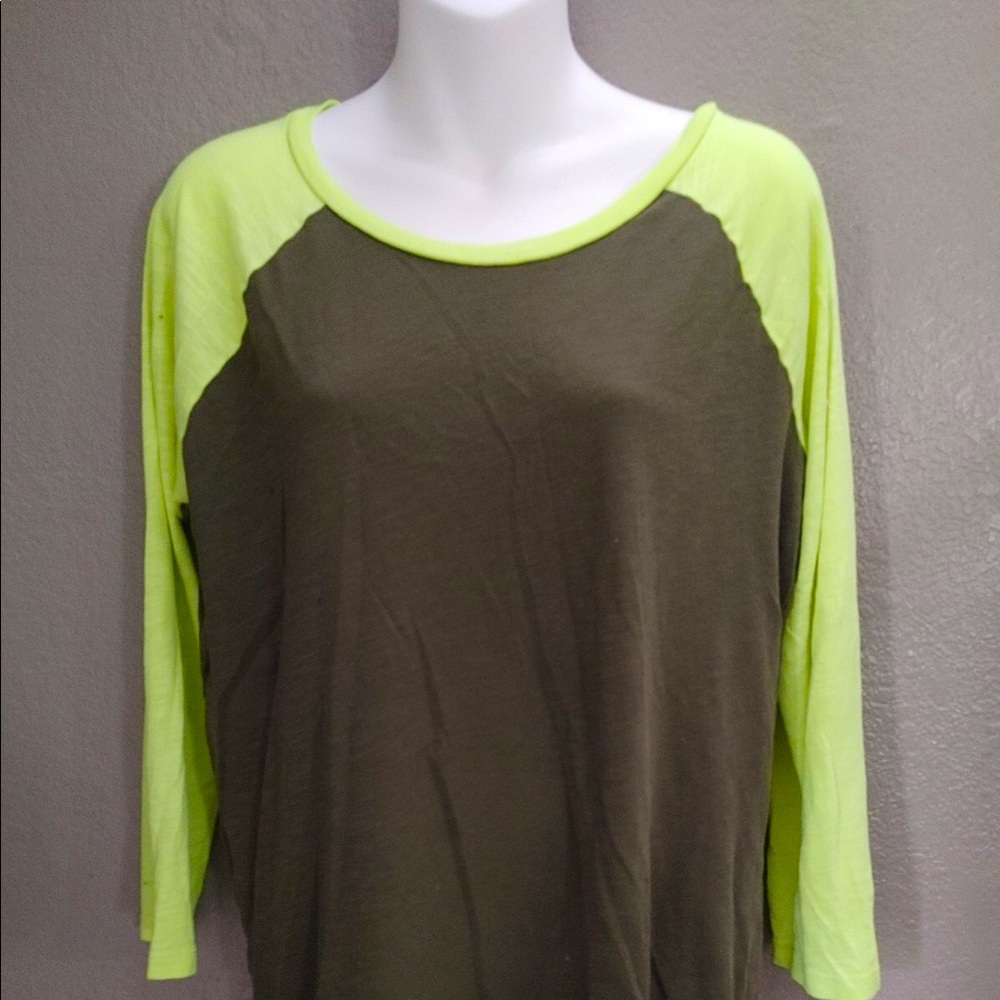 VS Pink - Women’s 1/4 Sleeve Shirt